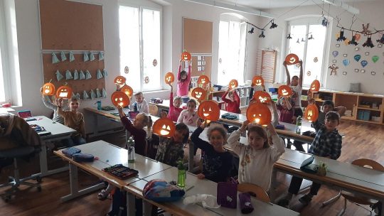 Schöne Ferien wünscht die 1a Klasse