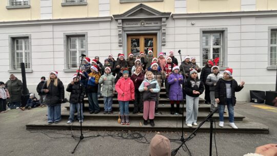 Singen auf dem Adventmarkt