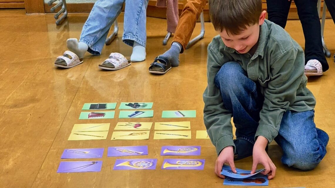 Musikunterricht mit Lukas von der Musikschule