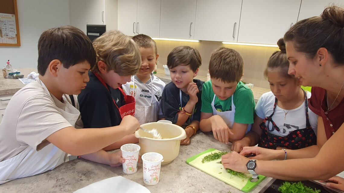 Brotbacken in den dritten Klassen